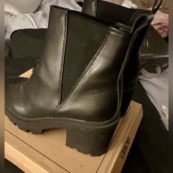 ASOS Chunky lug-sole black boots. Size 7.5 - Picture 7 of 9